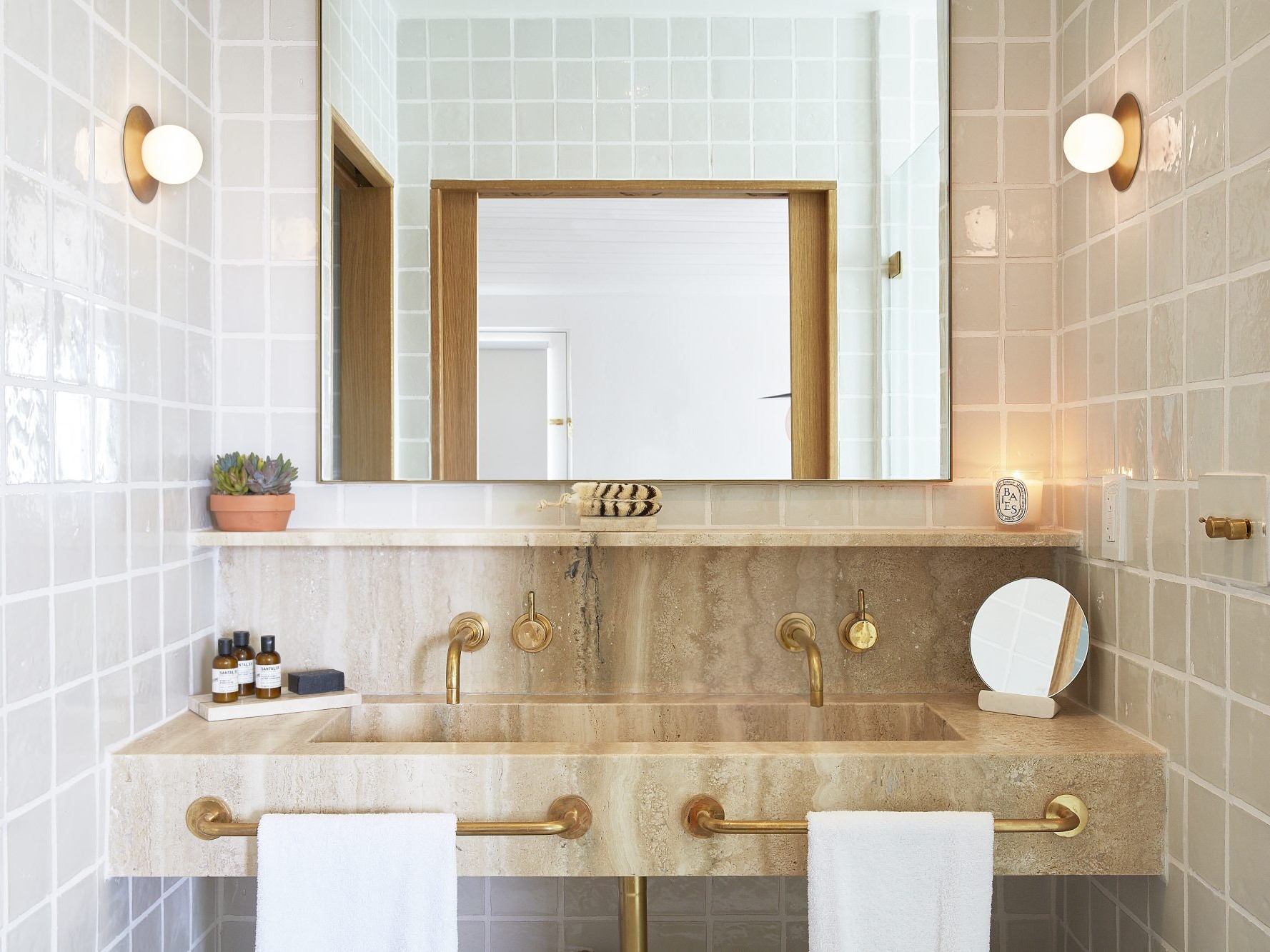 Thalia bathroom