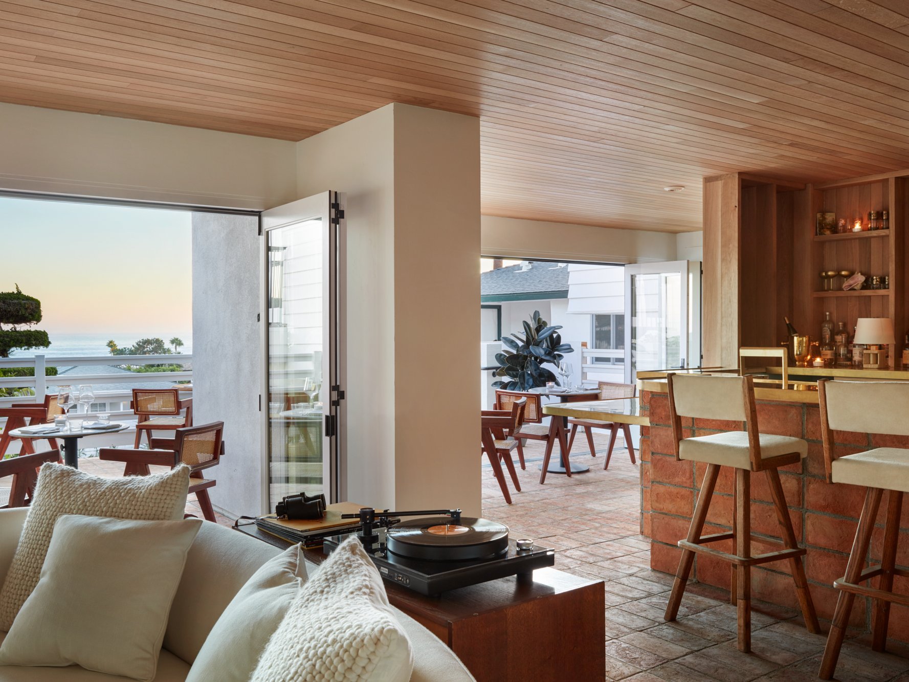 Auric Road, seaside sanctuary | bar view uai