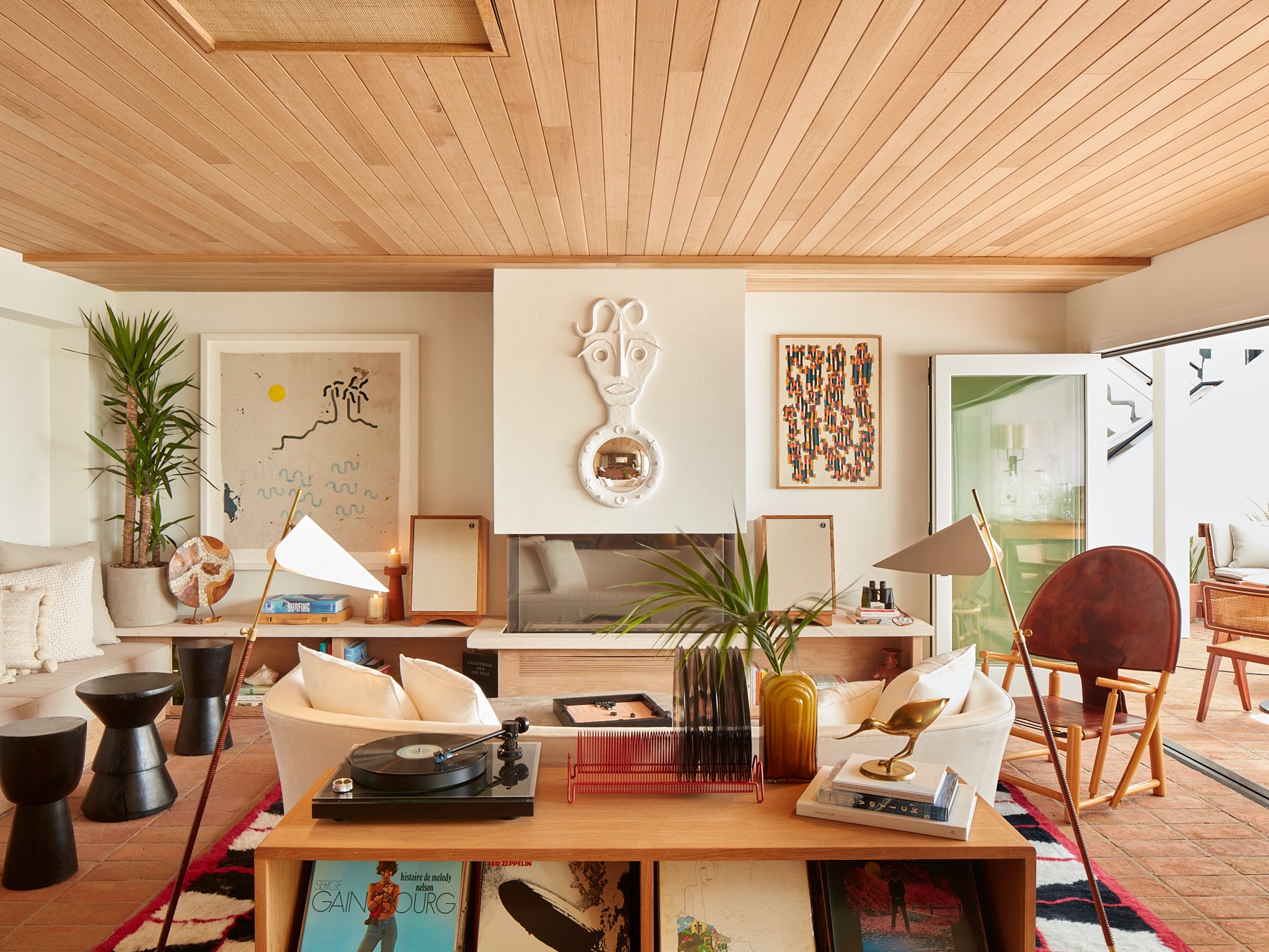 Auric Road, seaside sanctuary | lobby uai