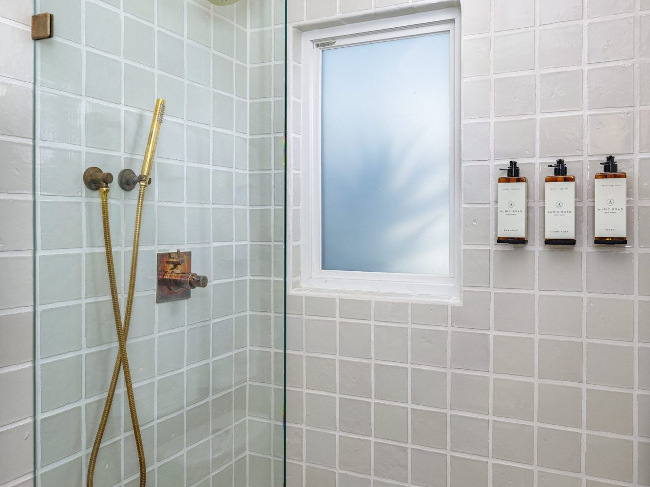 laguna beach hotel rooms, | shower scaled uai